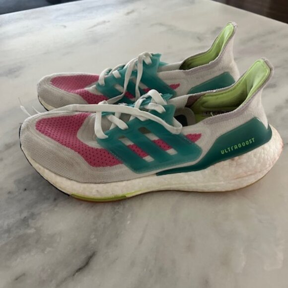 Women's Adidas Ultraboost 22 - Size 8 - Pre-Owned No Box - Picture 1 of 8